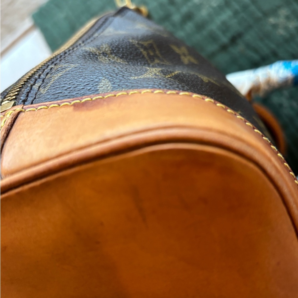 Louis Vuitton ALMA PM Brown Monogram Satchel with lock and key - Picture 6 of 16